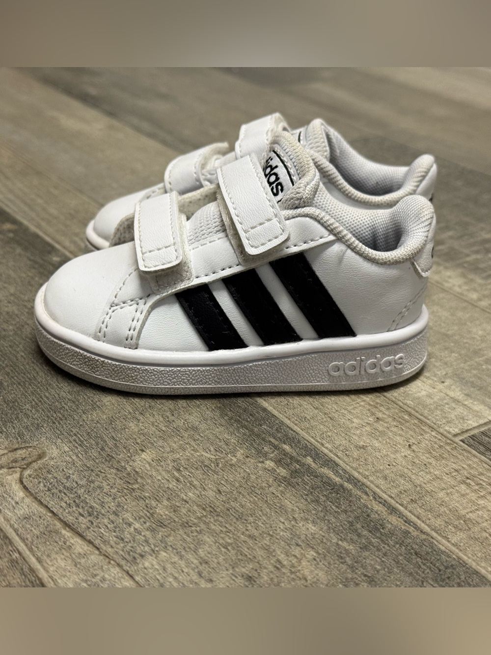 adidas Grand Court Kids White Sneakers Black 3-Stripes Velcro SIZE US 3K Comfort